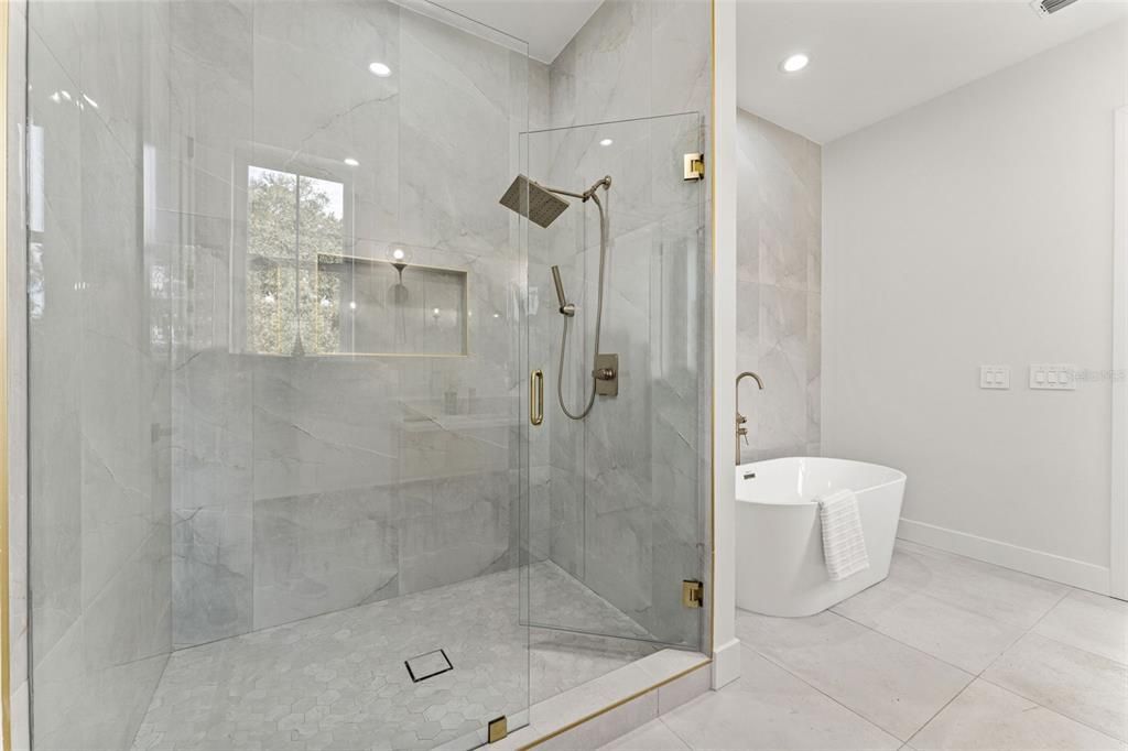 En Venta: $950,000 (4 camas, 3 baños, 2698 Pies cuadrados)