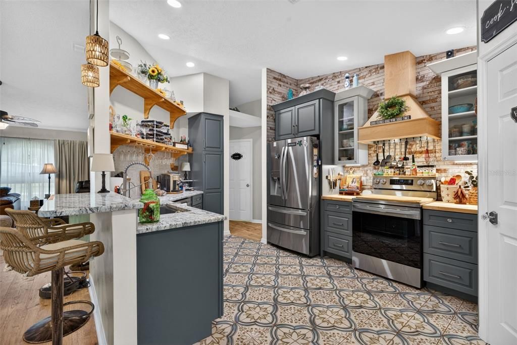 Active With Contract: $425,000 (3 beds, 2 baths, 1491 Square Feet)