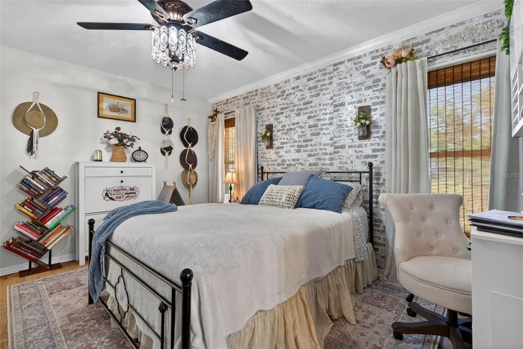 Active With Contract: $425,000 (3 beds, 2 baths, 1491 Square Feet)