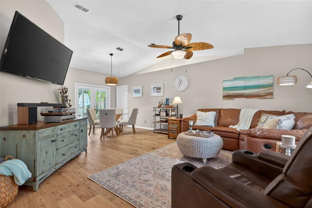 Active With Contract: $425,000 (3 beds, 2 baths, 1491 Square Feet)