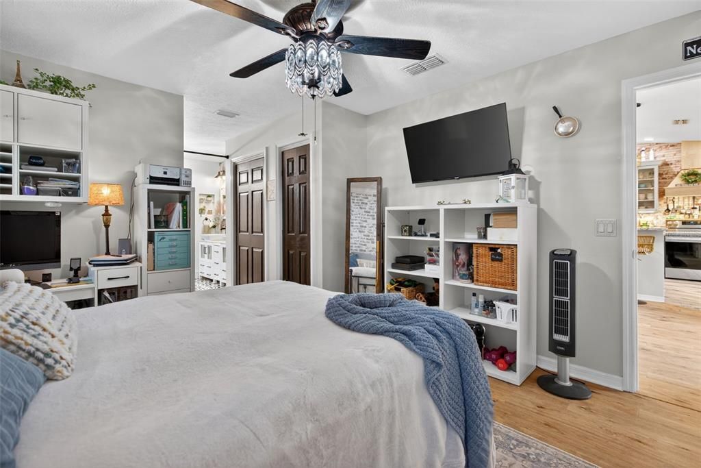 Active With Contract: $425,000 (3 beds, 2 baths, 1491 Square Feet)