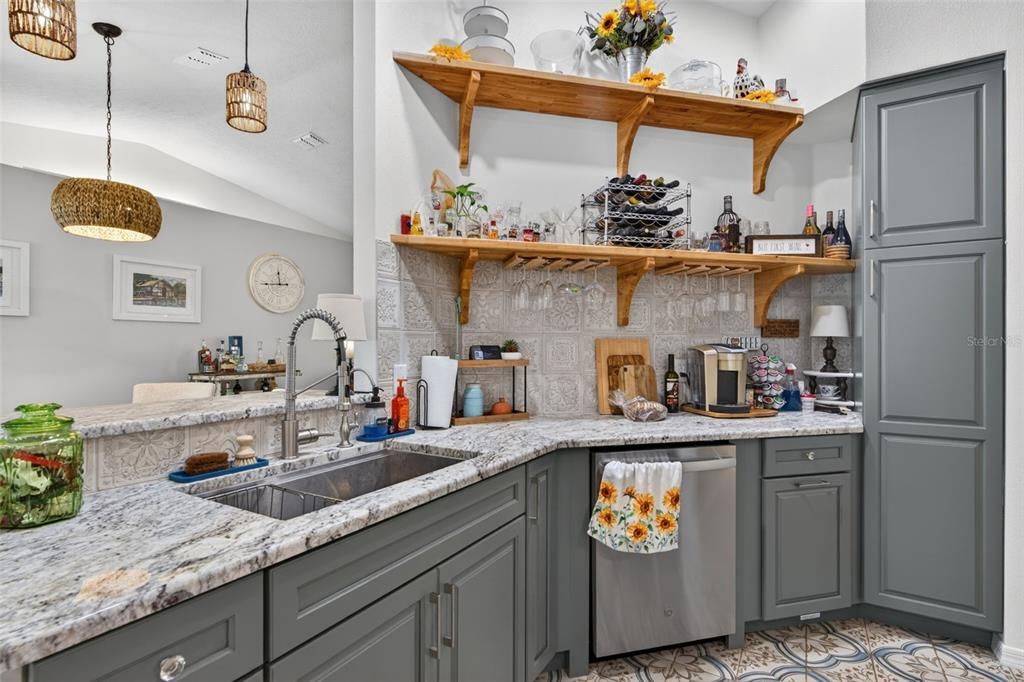Active With Contract: $425,000 (3 beds, 2 baths, 1491 Square Feet)