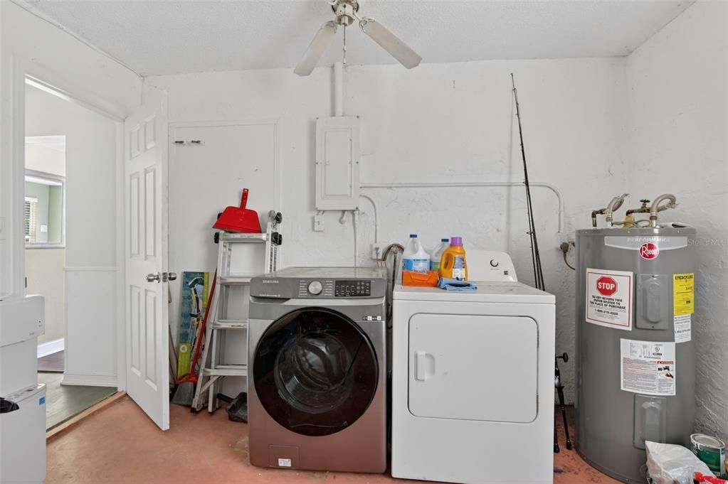 For Sale: $210,000 (3 beds, 2 baths, 1100 Square Feet)