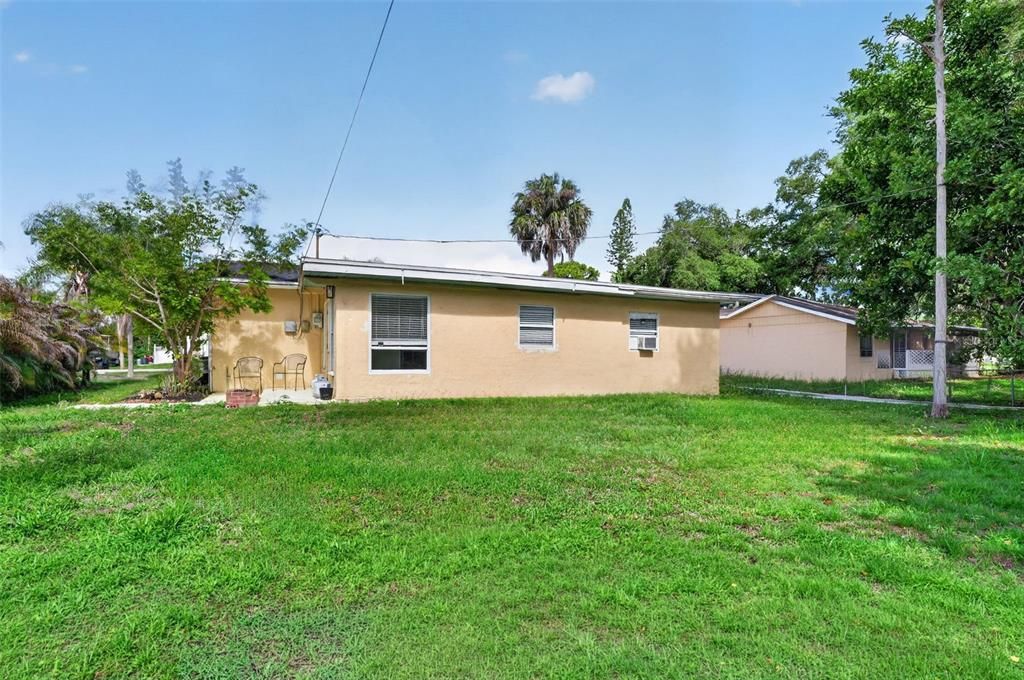 For Sale: $210,000 (3 beds, 2 baths, 1100 Square Feet)