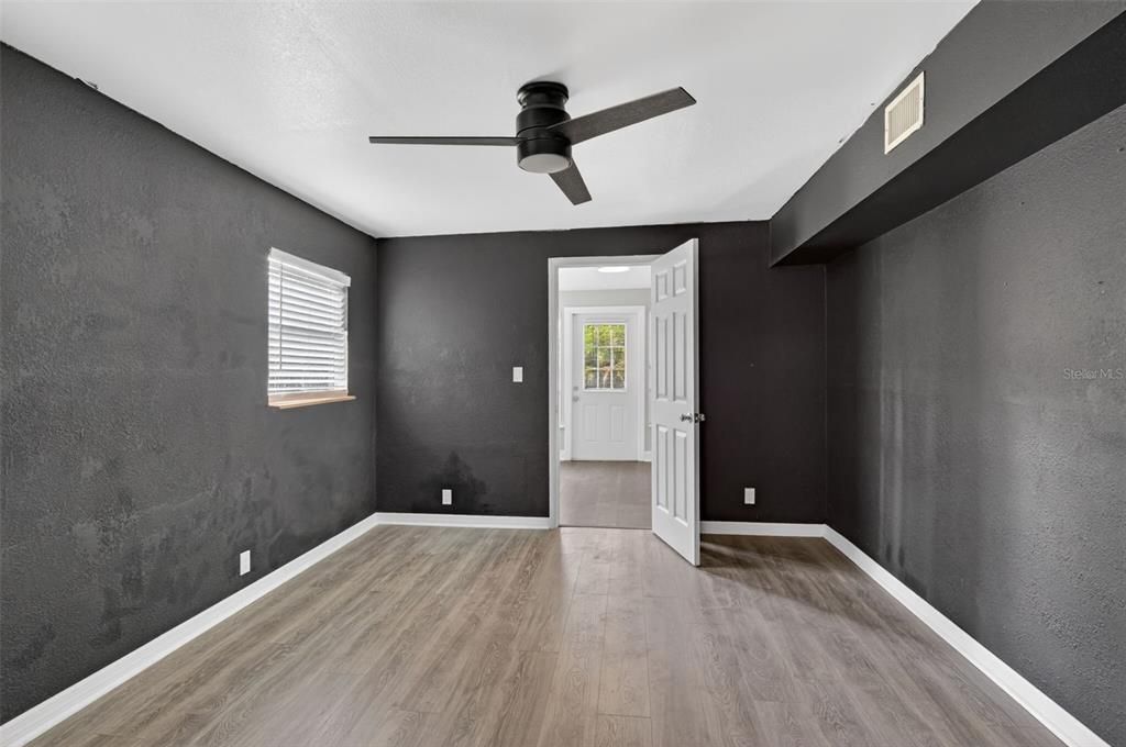 For Sale: $210,000 (3 beds, 2 baths, 1100 Square Feet)