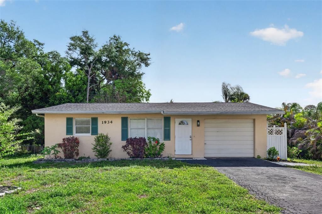 For Sale: $210,000 (3 beds, 2 baths, 1100 Square Feet)