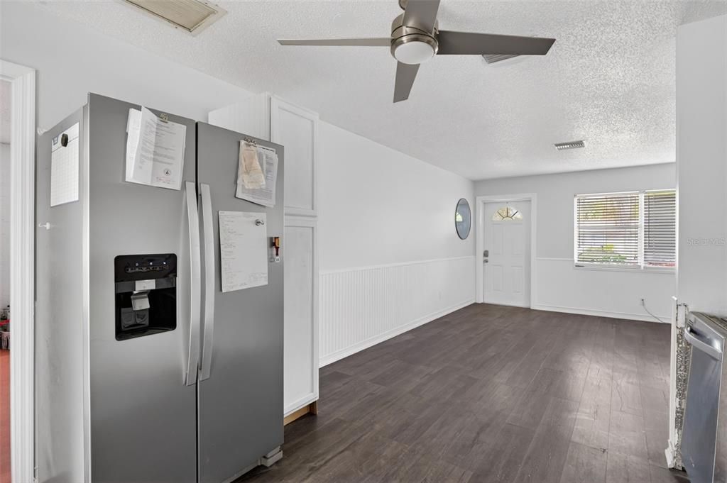 For Sale: $210,000 (3 beds, 2 baths, 1100 Square Feet)