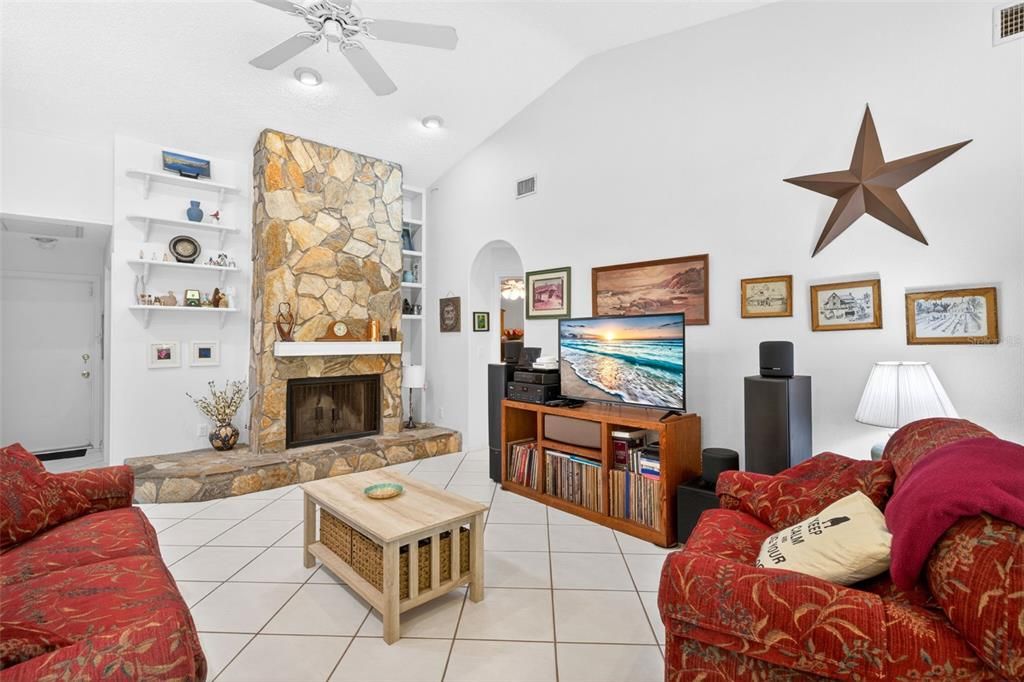 En Venta: $925,000 (4 camas, 2 baños, 2552 Pies cuadrados)