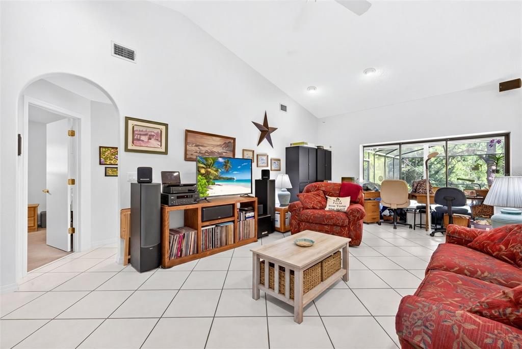 En Venta: $925,000 (4 camas, 2 baños, 2552 Pies cuadrados)