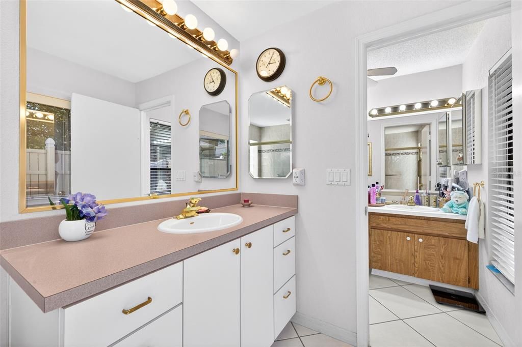 En Venta: $925,000 (4 camas, 2 baños, 2552 Pies cuadrados)