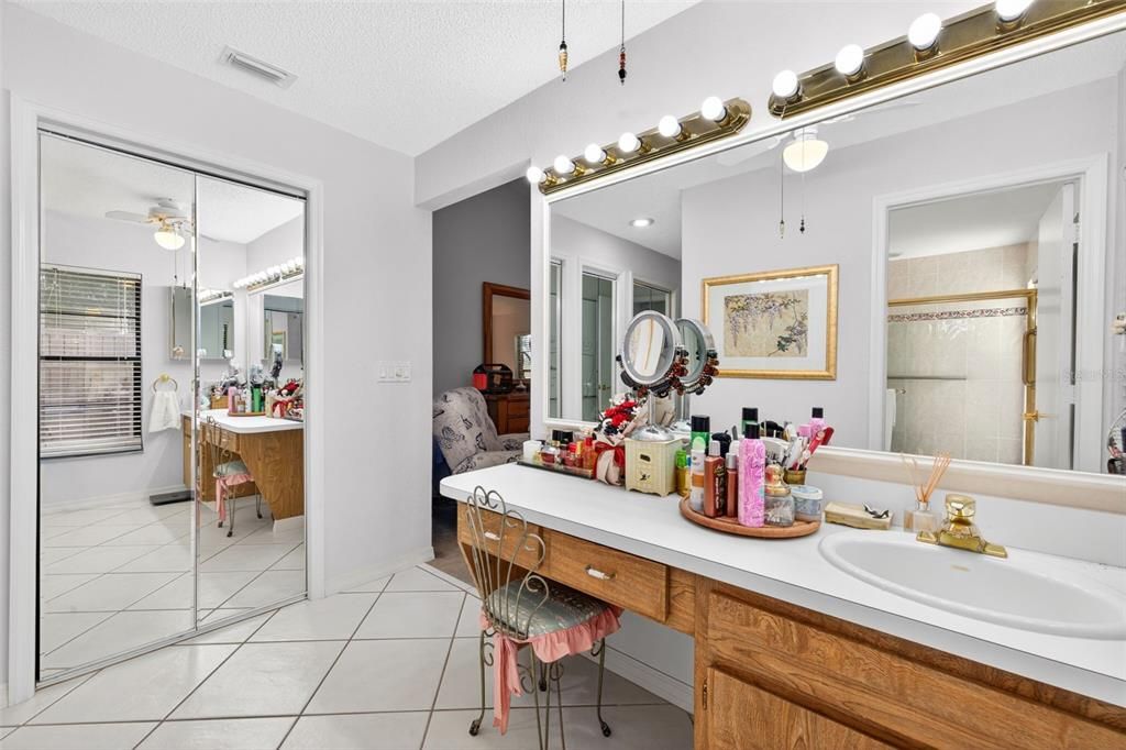 En Venta: $925,000 (4 camas, 2 baños, 2552 Pies cuadrados)