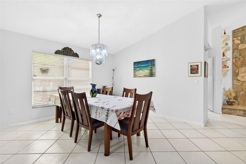 En Venta: $925,000 (4 camas, 2 baños, 2552 Pies cuadrados)