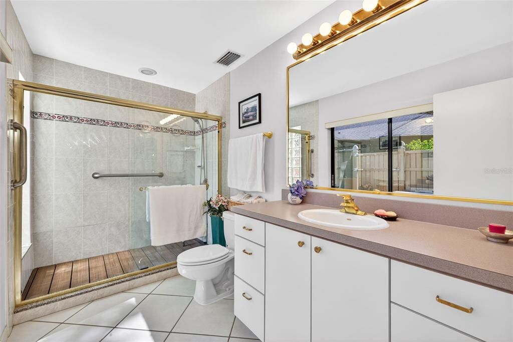 En Venta: $925,000 (4 camas, 2 baños, 2552 Pies cuadrados)