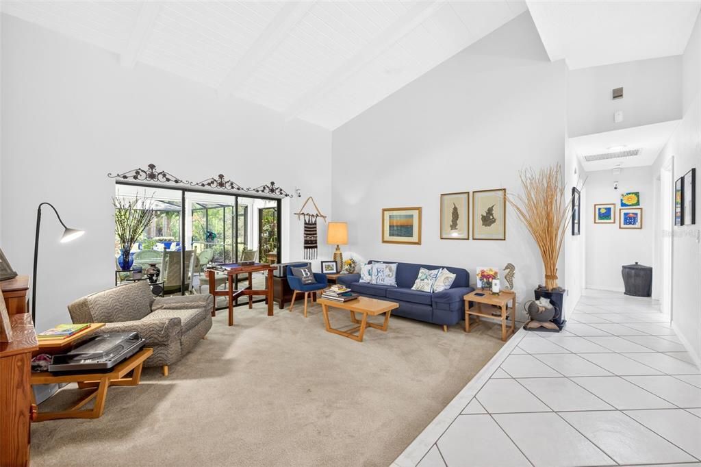 En Venta: $925,000 (4 camas, 2 baños, 2552 Pies cuadrados)