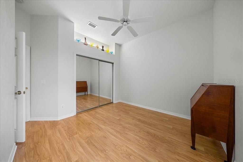 Activo con contrato: $347,500 (3 camas, 2 baños, 1894 Pies cuadrados)
