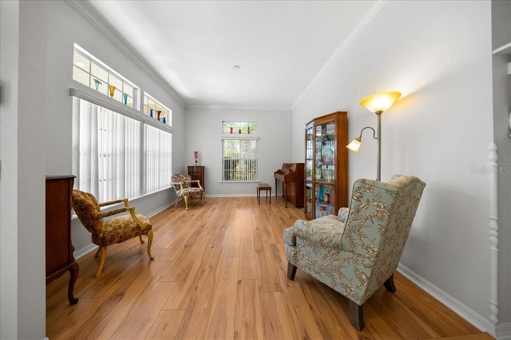 Activo con contrato: $347,500 (3 camas, 2 baños, 1894 Pies cuadrados)