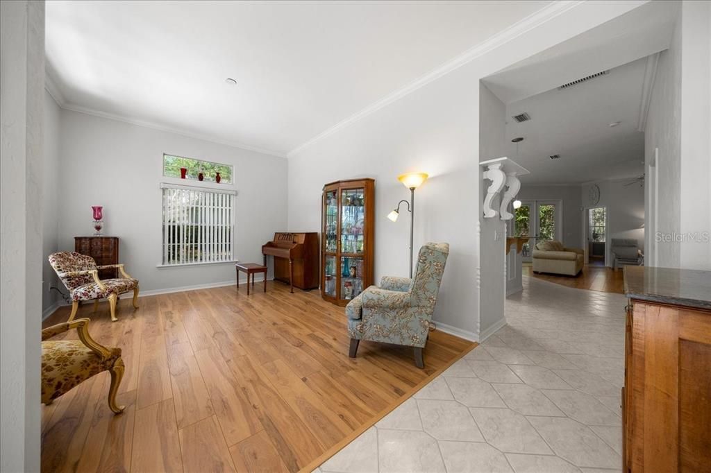 Activo con contrato: $347,500 (3 camas, 2 baños, 1894 Pies cuadrados)