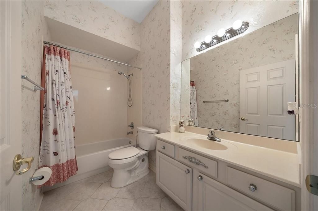 Activo con contrato: $347,500 (3 camas, 2 baños, 1894 Pies cuadrados)