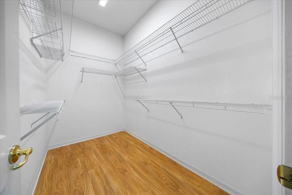 Activo con contrato: $347,500 (3 camas, 2 baños, 1894 Pies cuadrados)