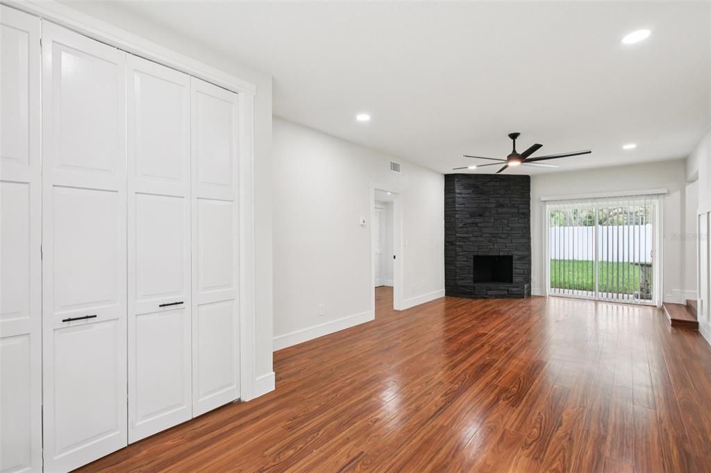 En Venta: $655,000 (5 camas, 3 baños, 2587 Pies cuadrados)