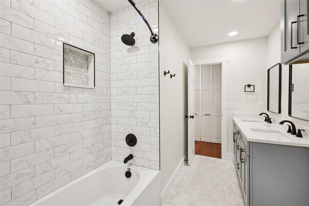 En Venta: $655,000 (5 camas, 3 baños, 2587 Pies cuadrados)