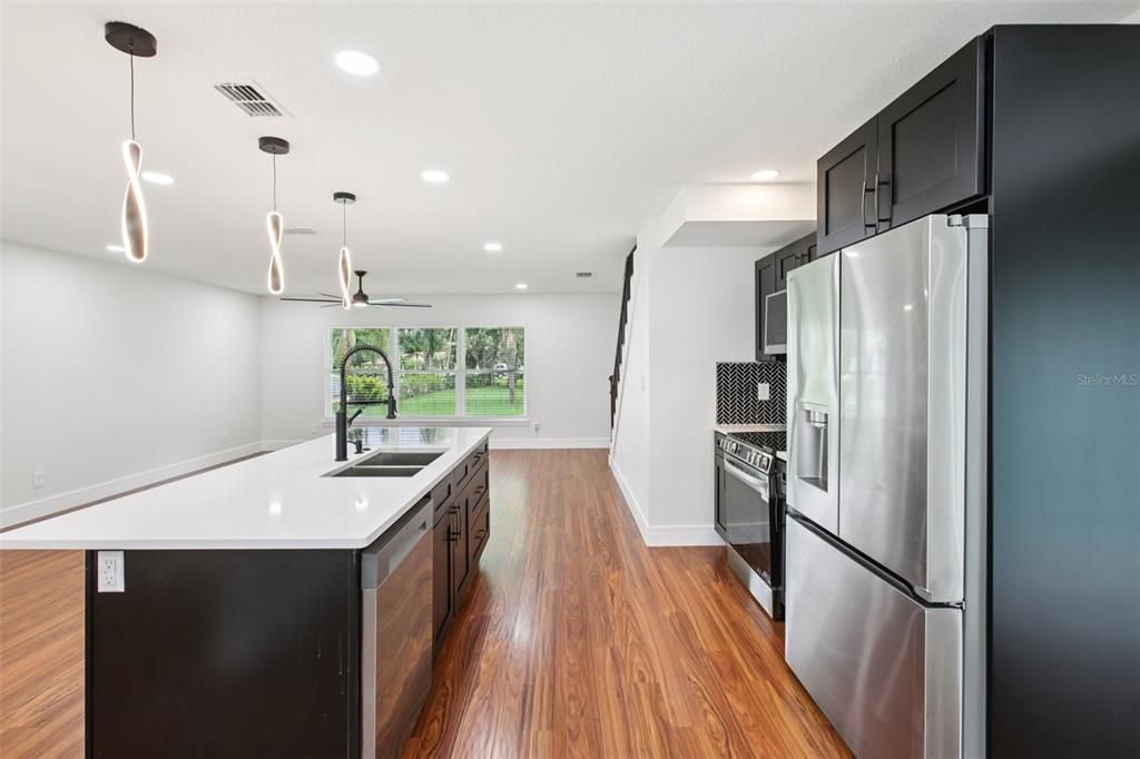En Venta: $655,000 (5 camas, 3 baños, 2587 Pies cuadrados)
