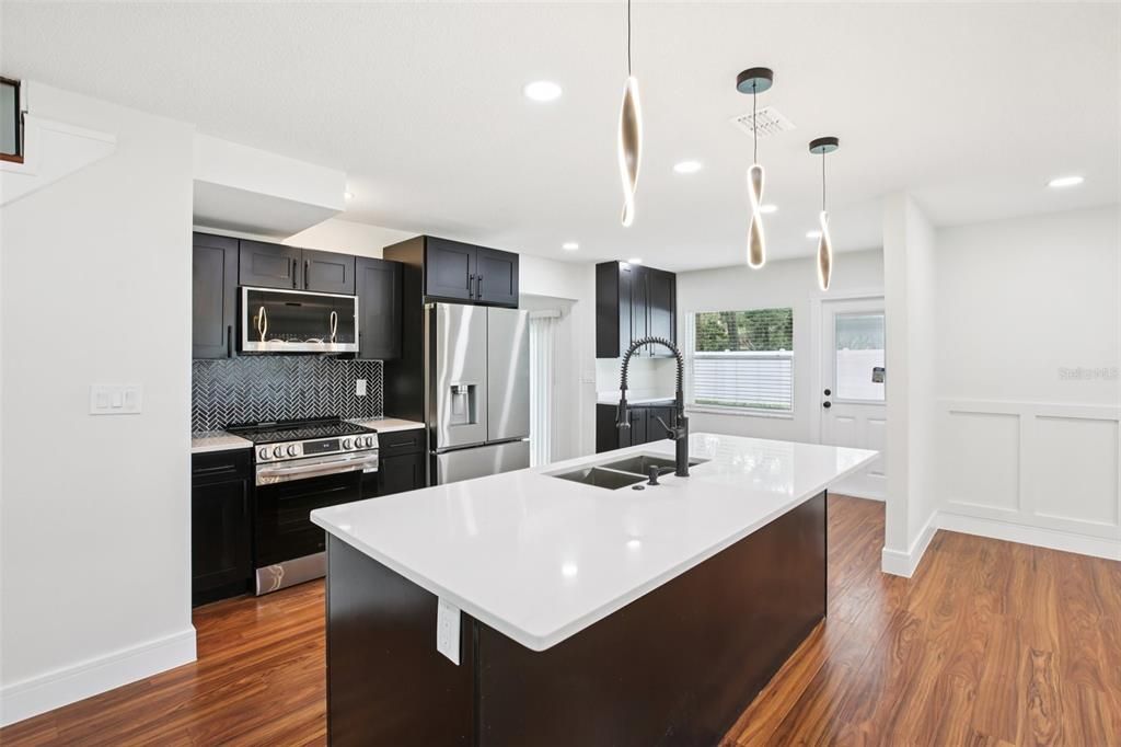 En Venta: $655,000 (5 camas, 3 baños, 2587 Pies cuadrados)