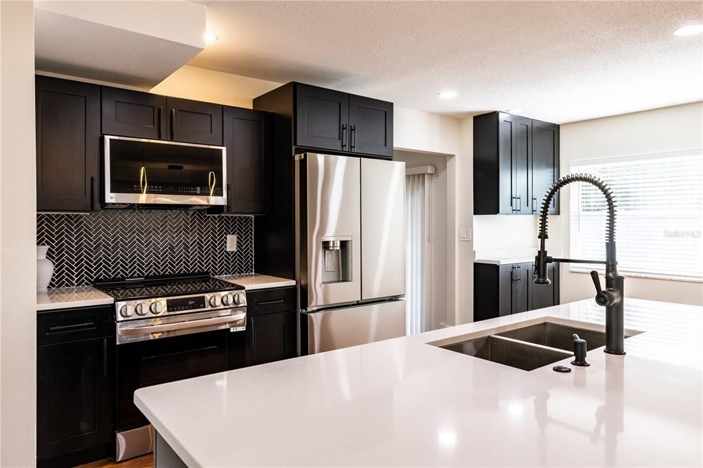 En Venta: $655,000 (5 camas, 3 baños, 2587 Pies cuadrados)