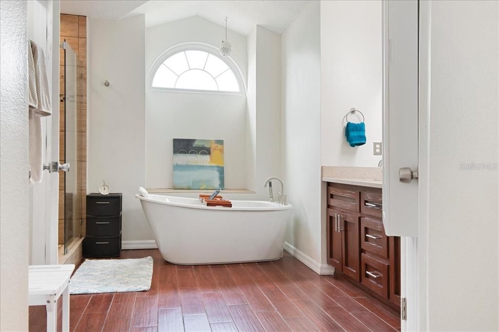 Active With Contract: $549,000 (3 beds, 2 baths, 2124 Square Feet)