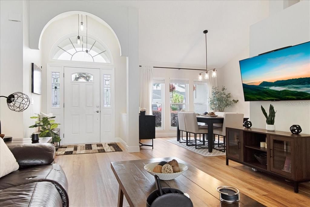 Active With Contract: $549,000 (3 beds, 2 baths, 2124 Square Feet)