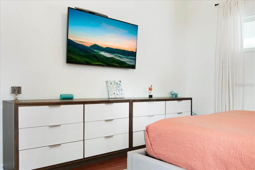 Active With Contract: $549,000 (3 beds, 2 baths, 2124 Square Feet)
