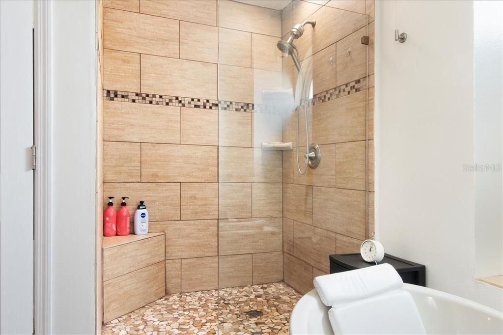 Active With Contract: $549,000 (3 beds, 2 baths, 2124 Square Feet)