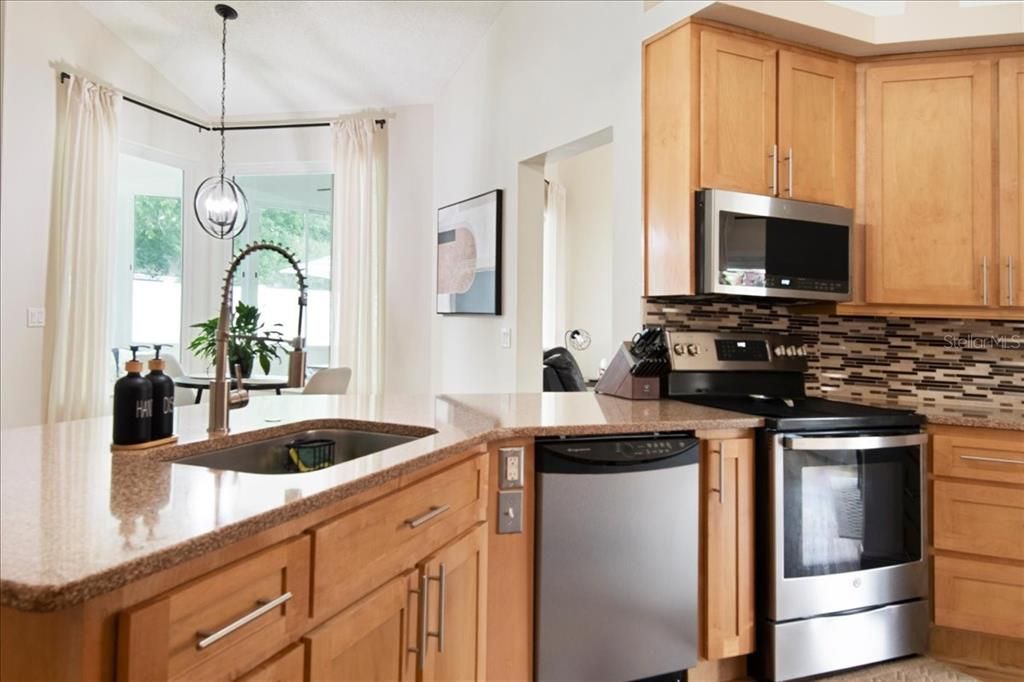 Active With Contract: $549,000 (3 beds, 2 baths, 2124 Square Feet)