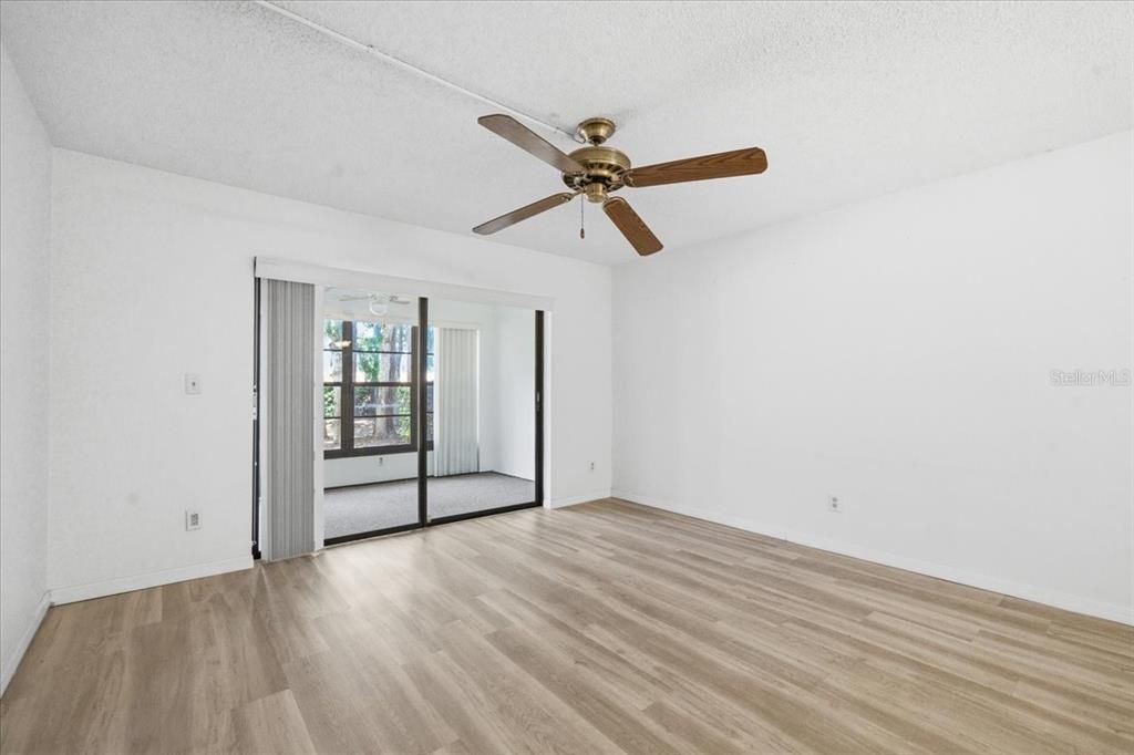 На продажу: $159,500 (2 спален, 2 ванн, 1030 Квадратных фут)
