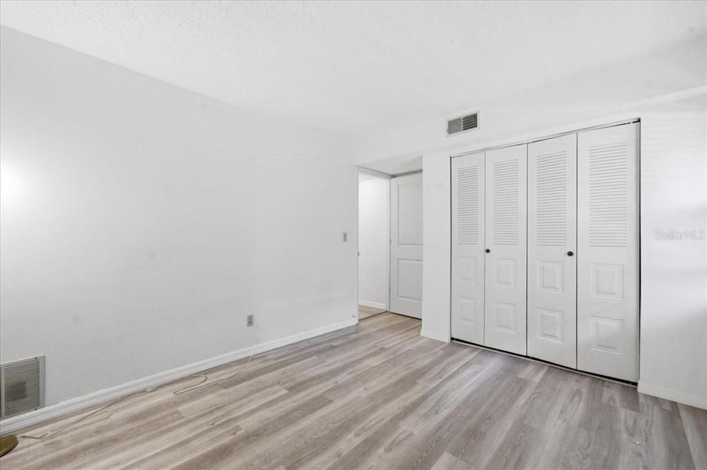 На продажу: $159,500 (2 спален, 2 ванн, 1030 Квадратных фут)