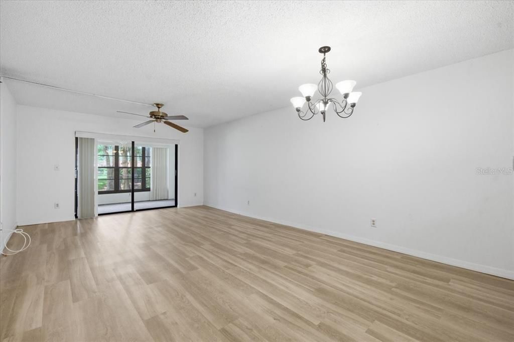 На продажу: $159,500 (2 спален, 2 ванн, 1030 Квадратных фут)