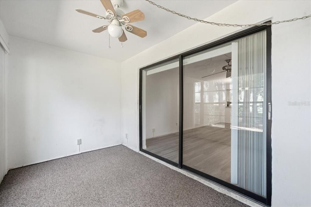 На продажу: $159,500 (2 спален, 2 ванн, 1030 Квадратных фут)