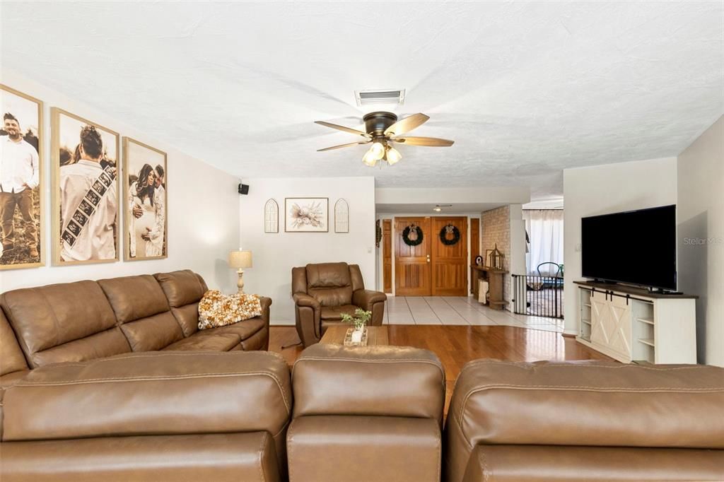 Active With Contract: $490,000 (4 beds, 3 baths, 2832 Square Feet)