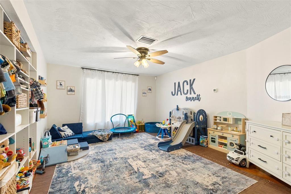 Active With Contract: $490,000 (4 beds, 3 baths, 2832 Square Feet)