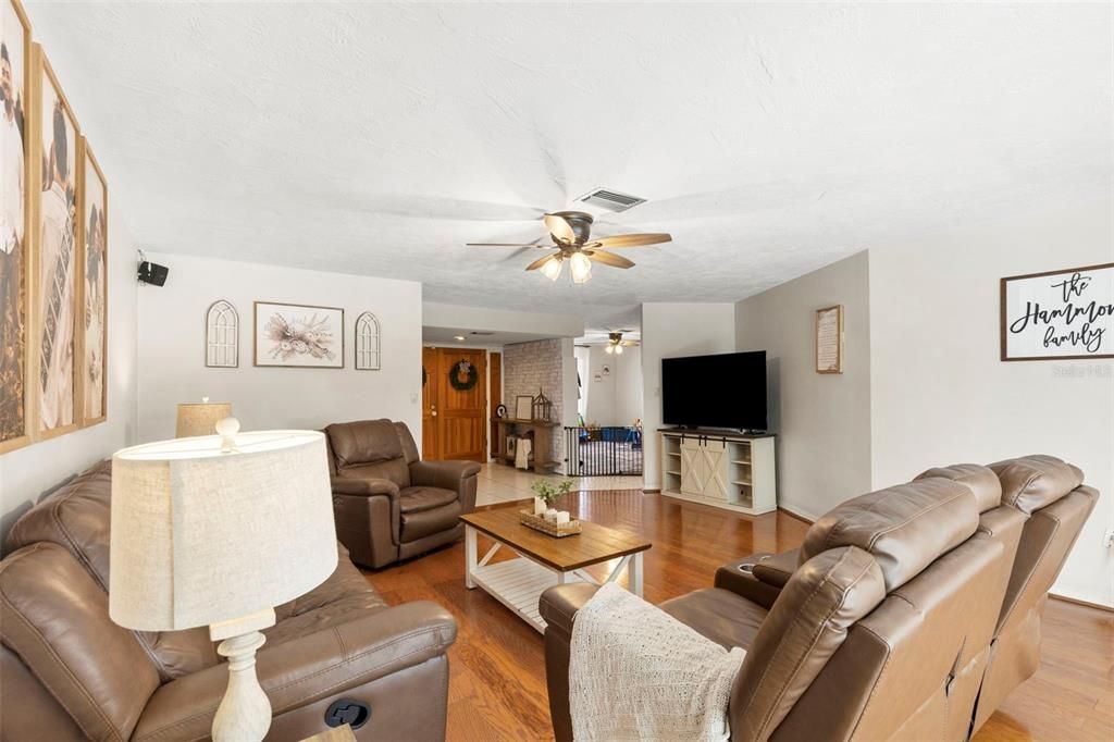 Active With Contract: $490,000 (4 beds, 3 baths, 2832 Square Feet)