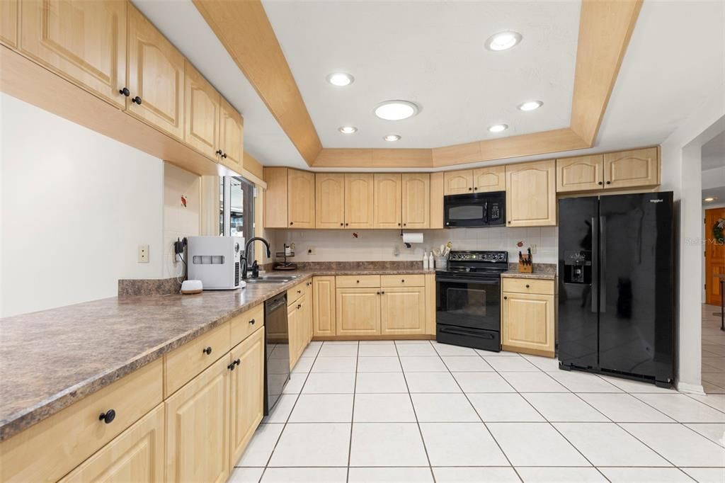 Active With Contract: $490,000 (4 beds, 3 baths, 2832 Square Feet)