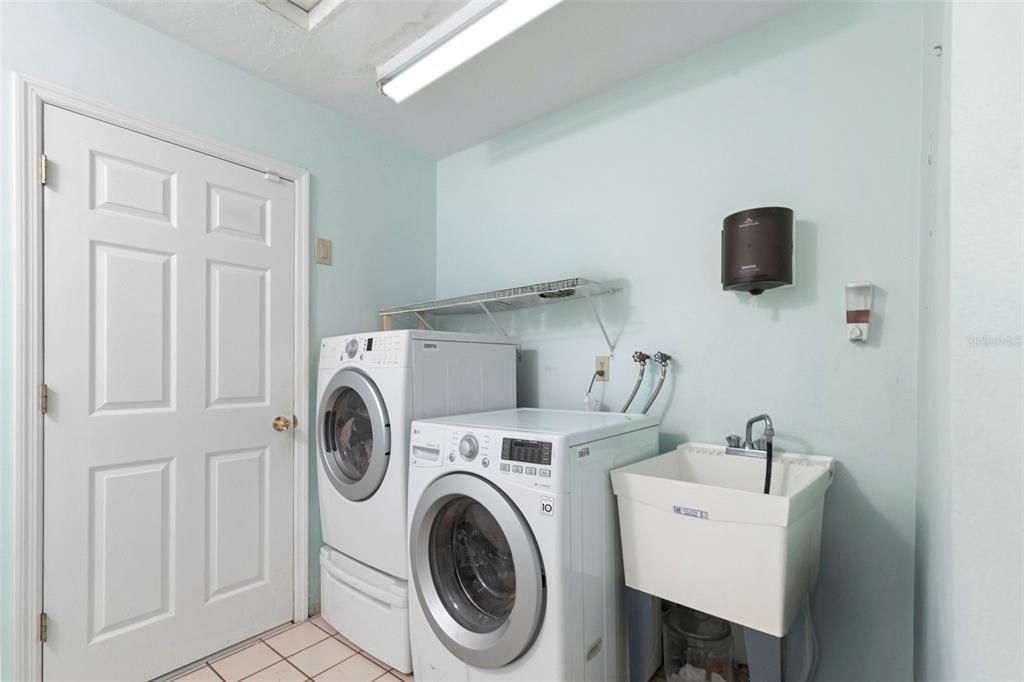 Active With Contract: $490,000 (4 beds, 3 baths, 2832 Square Feet)