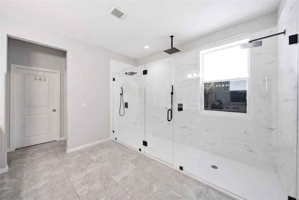 Active With Contract: $550,000 (5 beds, 4 baths, 3641 Square Feet)