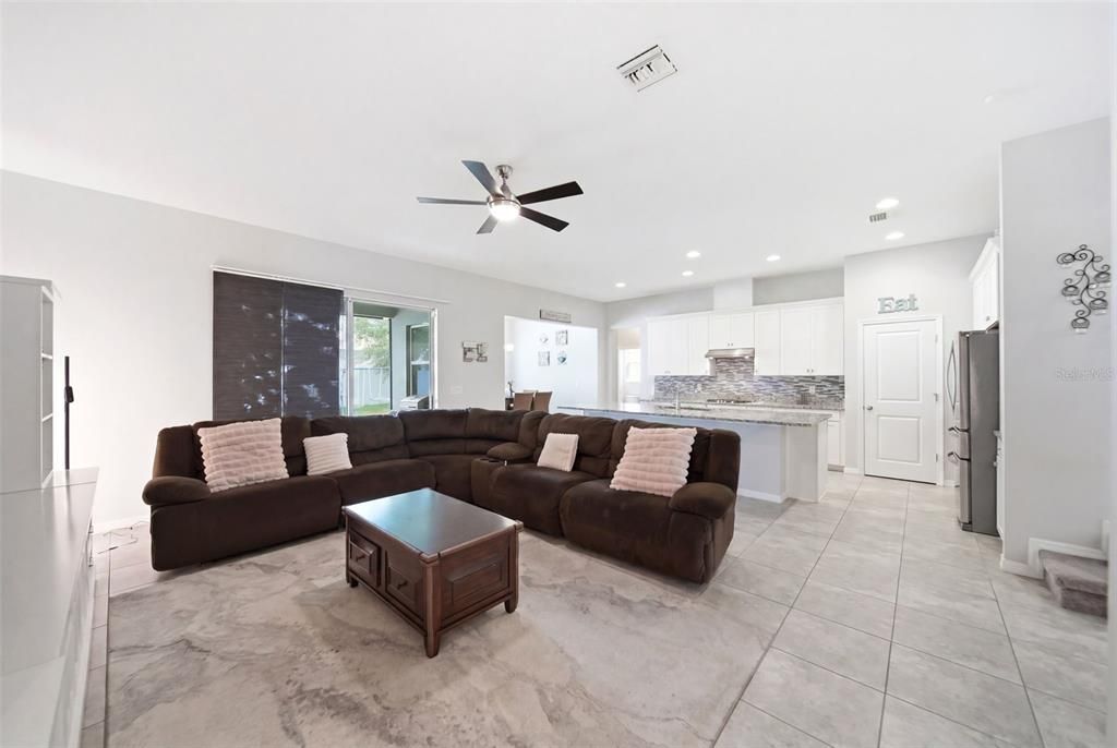 Active With Contract: $550,000 (5 beds, 4 baths, 3641 Square Feet)