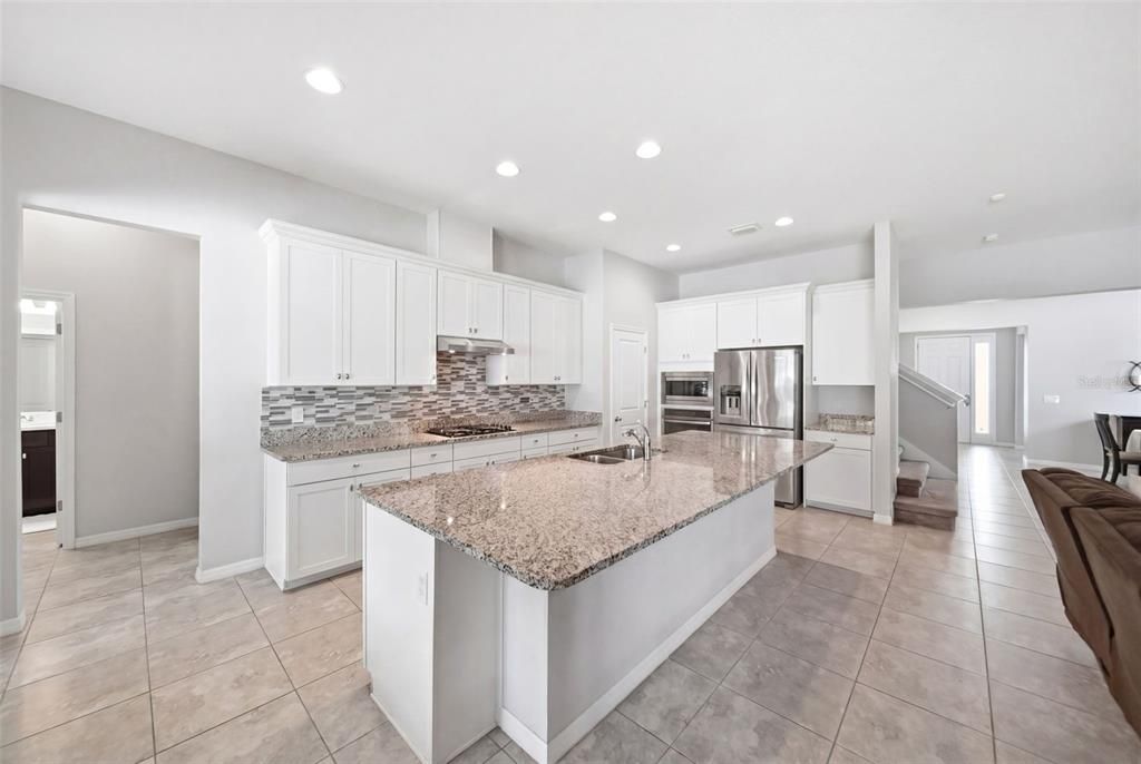 Active With Contract: $550,000 (5 beds, 4 baths, 3641 Square Feet)