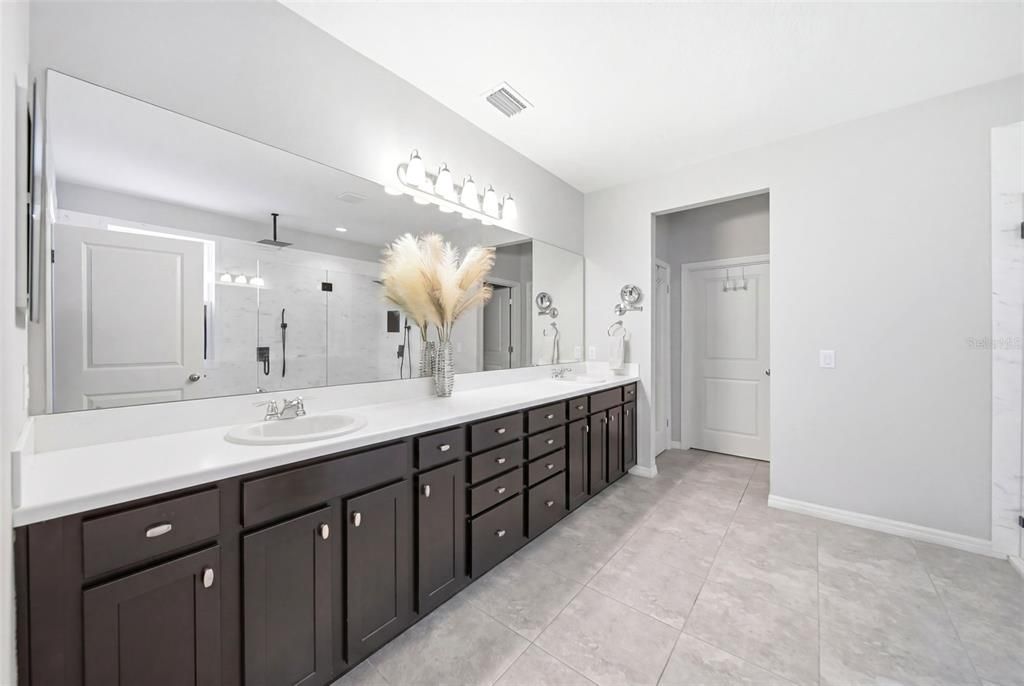 Active With Contract: $550,000 (5 beds, 4 baths, 3641 Square Feet)