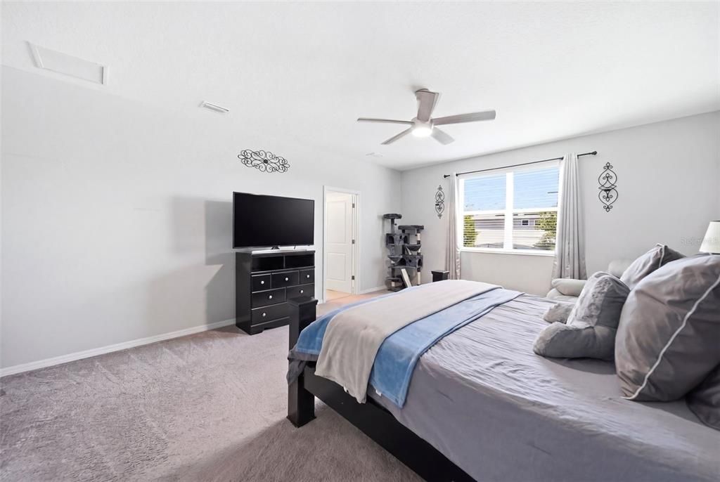 Active With Contract: $550,000 (5 beds, 4 baths, 3641 Square Feet)