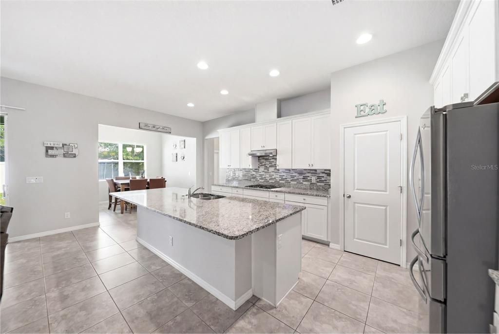 Active With Contract: $550,000 (5 beds, 4 baths, 3641 Square Feet)