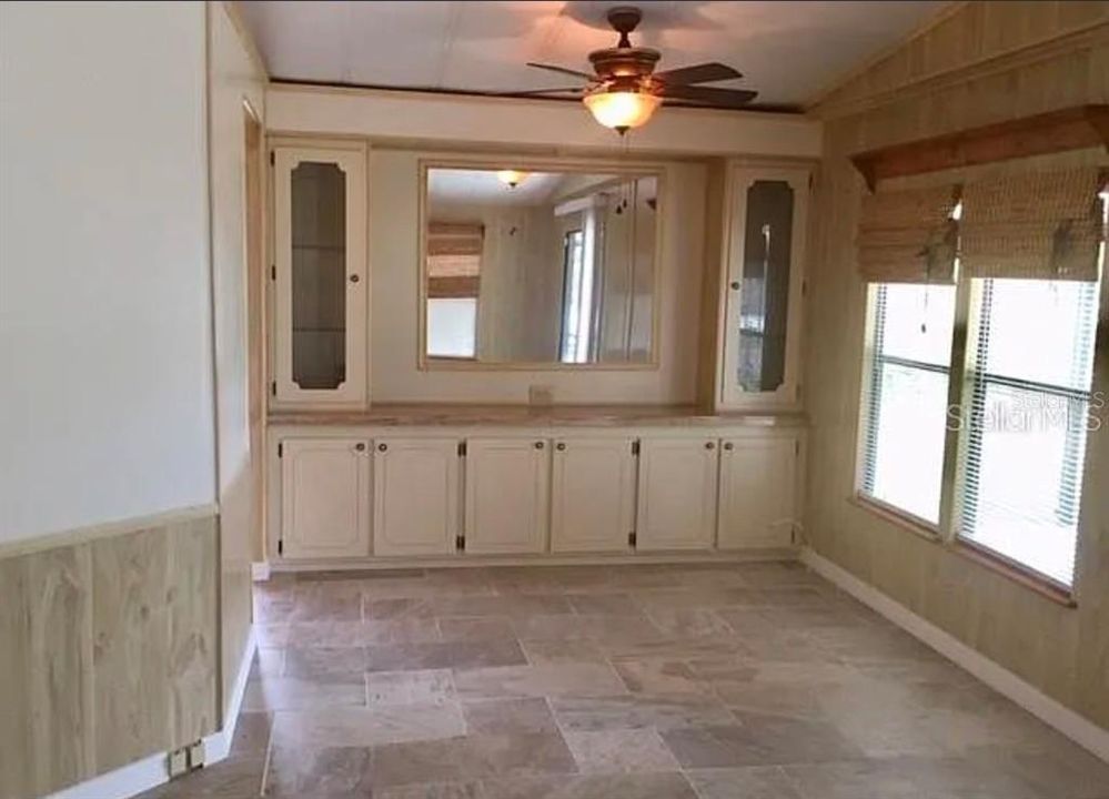 En Venta: $215,000 (3 camas, 2 baños, 1144 Pies cuadrados)