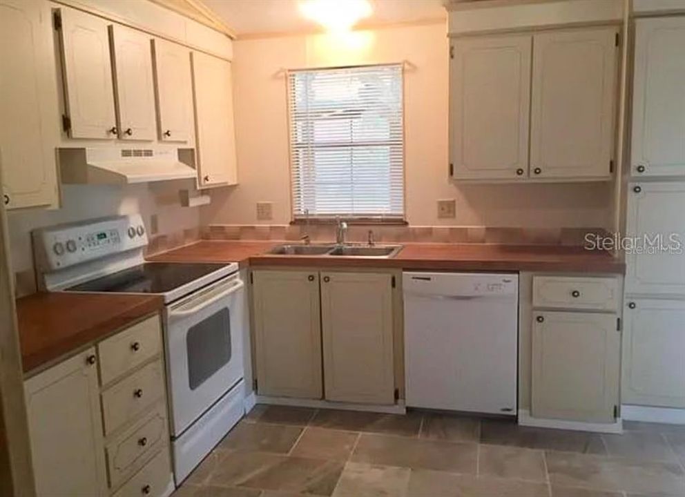 En Venta: $215,000 (3 camas, 2 baños, 1144 Pies cuadrados)